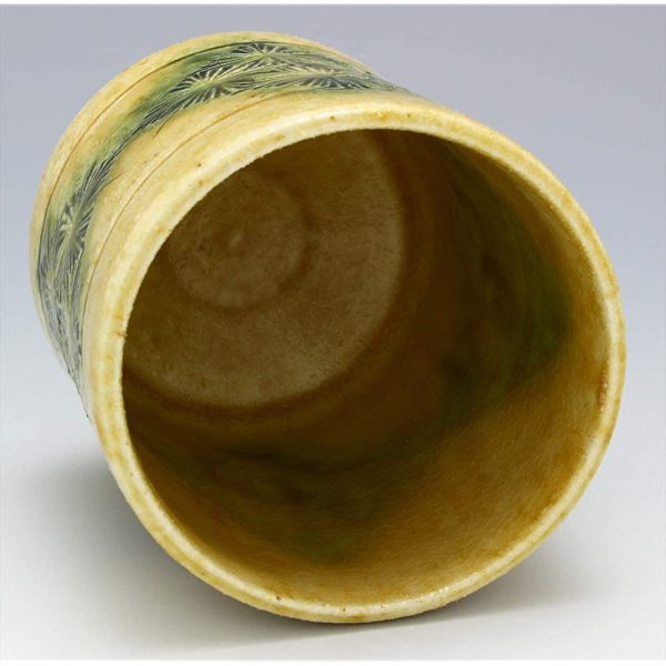 Uzuwa Ryuan Yunomi Yoseto Engraved Crest (Yotsuhibi) 9.1 fl oz (270 ml), Seto Yaki, Kato Toziro Yuno For Sale - Image 3